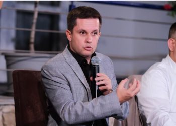 Makina e shtabit të tij elektoral u përfshi në aksident/ Reagon Ilir Alimehmeti: Nuk ka të lënduar