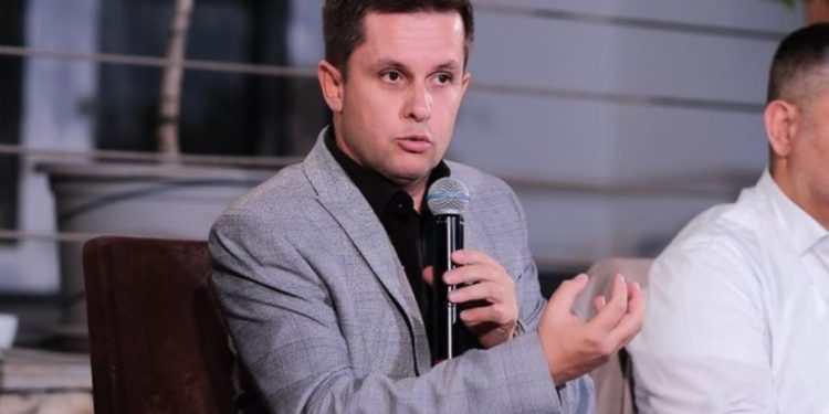 Makina e shtabit të tij elektoral u përfshi në aksident/ Reagon Ilir Alimehmeti: Nuk ka të lënduar