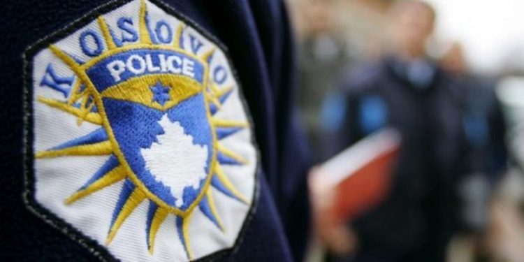 Pejë/ Gjyqtarja dhe të pranishmit në seancë kërcënohen me kallash, arratiset i dyshuari