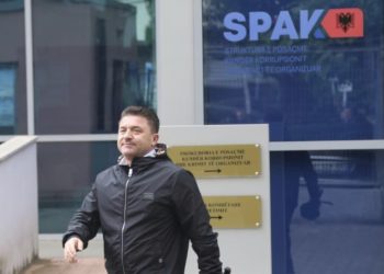 I shkaktoi humbjen Ramës në Kavajë/ Ish-kryebashkiakut, Elvis Rroshi i sekuestrohet celulari me urdhër të SPAK, kontrolle edhe në banesë
