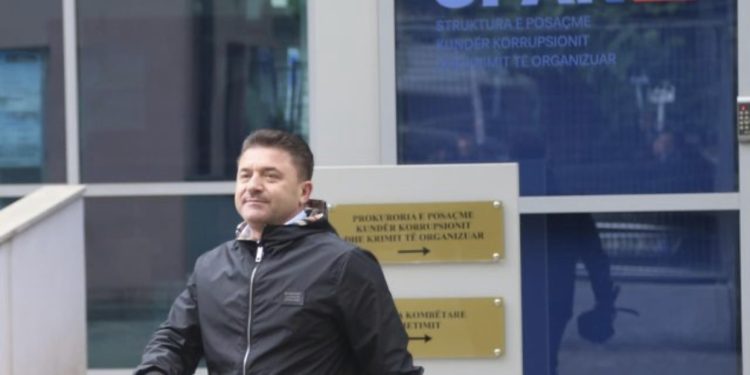 I shkaktoi humbjen Ramës në Kavajë/ Ish-kryebashkiakut, Elvis Rroshi i sekuestrohet celulari me urdhër të SPAK, kontrolle edhe në banesë