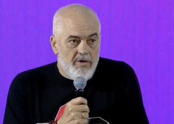 “7 herë 7 u bë 6 milionë me kontratat e patriotëve,” Rama: Lobojnë në SHBA për të mbrojtur Shqipërinë nga unë dhe sesa e bukur është këneta!