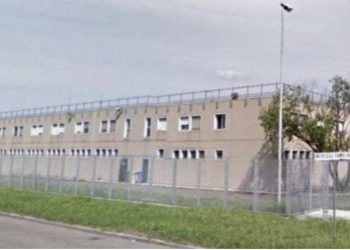 Kontrolle në burgun e Durrësit/ Kapen 10 celularë, i përdornin të dënuarit