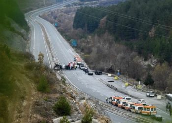 Aksident tragjik në Kroaci! Autobusi përplaset me makinën, dy të vdekur dhe 31 të lënduar!