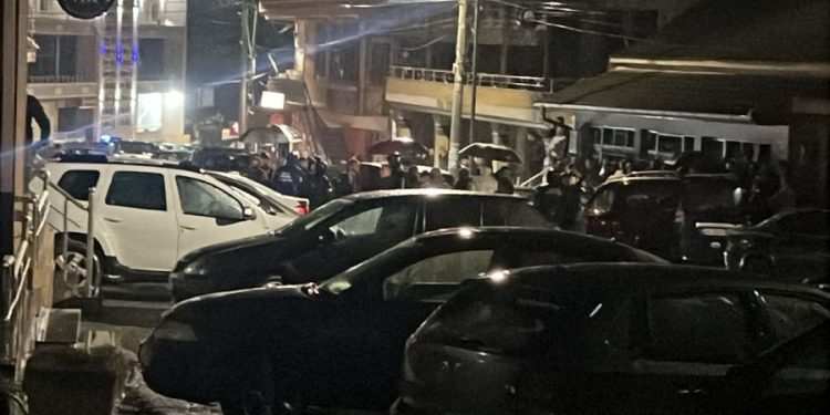 Alarm në Dibër/ Deputeti Xhemal Gjunkshi bllokon në Maqellarë një makinë të dyshuar për blerje votash për PS