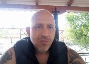 EMRI+FOTO/ Grabiti me dhunë një dyqan dhe dyshohet se tentoi të përdhunonte shitësen, shpallet në kërkim 48-vjeçari në Sarandë, rezulton me precedentë të shumtë penalë