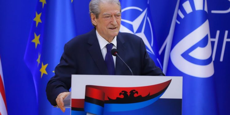 Berisha: Skapi i partisë veproi si shpifë e qeverisë në këto zgjedhje! Kjo farsë ishte njësoj si në Zimbabve para disa dekadash