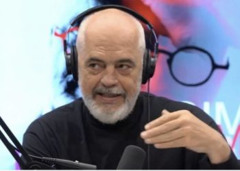 “Shisja ndonjë pikturë e blija biletë avioni”, Rama rrëfen historinë në Londër: Pashë një vajzë të hijshme, me flokë të gjata dhe…