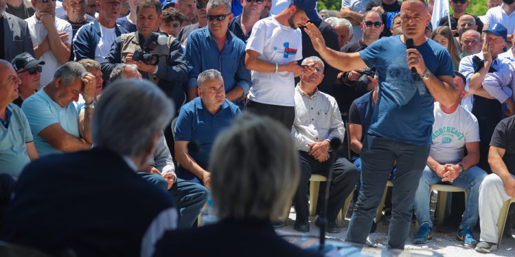 Berisha: Nafta fermerëve do u shitet me koston e saj! Grumbulluesit nuk do lejohen të kenë monopolin mbi çmimet