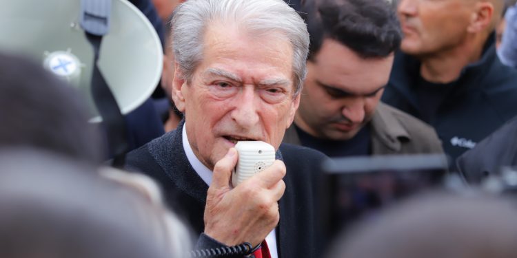 Nga Brukseli në protestë, Berisha: U garantoj se Edi Rama kurrë nuk do mund të qëndrojë në atë karrige me zgjedhje të vjedhura