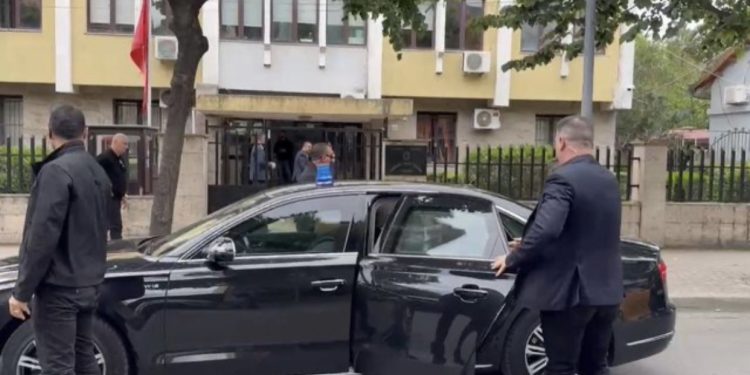 Dy ditë para zgjedhjeve/ Pas Shkodrës, Altin Dumani shkon në Prokurorinë e Lezhës