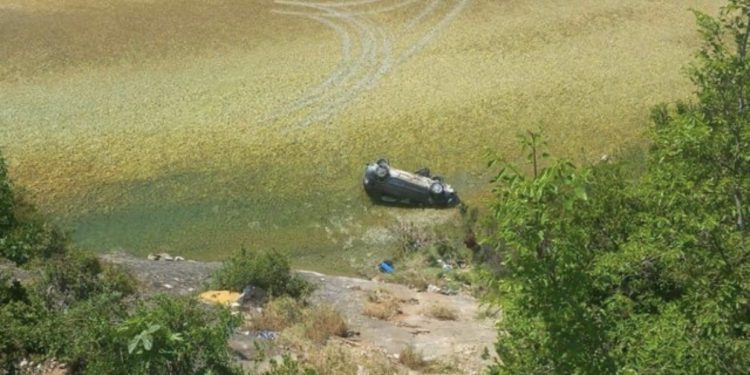 Aksident i rëndë në Vlorë/ Makina përfundon në lumë, plagoset shoferja dhe dy fëmijë