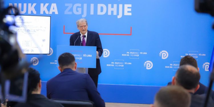 Mesazhi i Ambasadës së SHBA/ Berisha: Pse nuk e përshëndeti Edi Rama? Faktikisht ai është asgjësimi i Edi Ramës