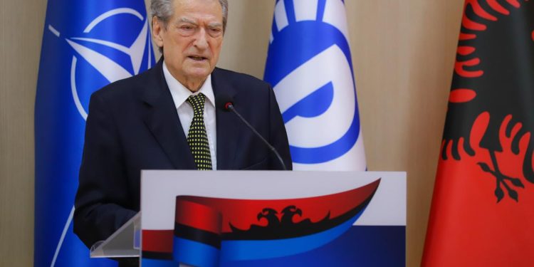 Berisha: Zgjedhjet në Shqipëri, të njëjta me ato si dekada me parë në Zimbabve, të diktatorit Mugabe