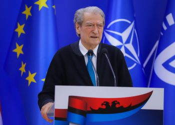 Berisha reagon pas kërkesës së SHBA: Kreu i karteleve është Edi Rama! Pjesë e kartelit të Troplinëve është edhe Altin Dumani