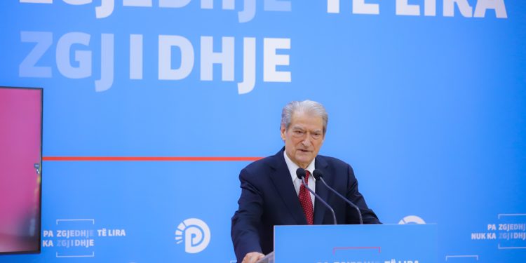 Berisha: Votimet në Tiranë u dominuan nga bandat më të fuqishme, nga ‘Hakmarrja për drejtësi’ te segmente të bandës së Shullazit