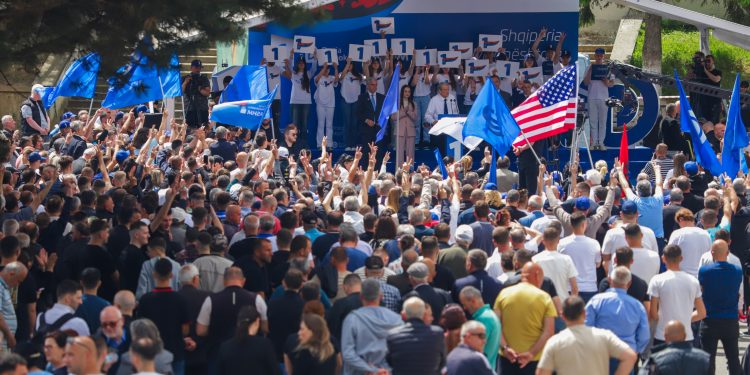 Berisha: Ai që i vuri non grata-n Sali Berishës, përfundoi në koshin e plehrave në SHBA! Edi Rama, të jap fjalën se, do të përfundosh me keq se ai