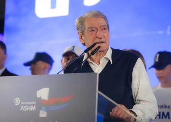 Berisha fton gratë dhe vajzat: Votoni më 11 Maj për burrat dhe djemtë tuaj që i përzuri Edi Rama nga Shqipëria