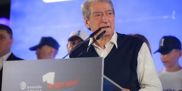 Berisha fton gratë dhe vajzat: Votoni më 11 Maj për burrat dhe djemtë tuaj që i përzuri Edi Rama nga Shqipëria