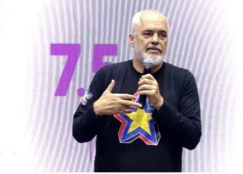 “Këneta televizive thotë se populli voton nga frika PS-në!”/ Rama sulmon mediat nga Lezha: Po si nuk e ngritën njëherë pyetjen, mos njerëzit janë në rregull dhe ne jo?