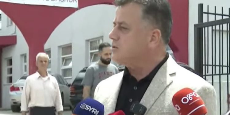 “E gjithë banda e Xhabaftit është e pajisur me badge e KQZ-së”, Noka: Ku është policia, ku është SPAK?