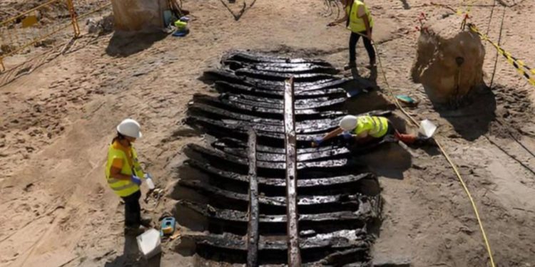 Një anije e mbytur 500-vjeçare zbulohet përgjatë bregdetit të Barcelonës