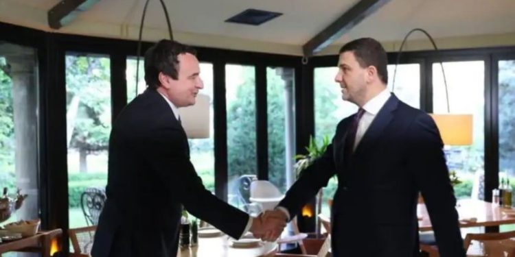 Para seancës së konstituimit, kryeministri Albin Kurti takon liderin e PDK Memli Krasniqi