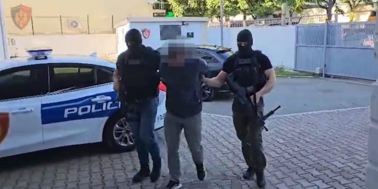 EMRI/ I dënuar në Itali me mbi 6 vite burgim, arrestohet në Laç pjesëtari i grupit kriminal që kryente vjedhje në banesa