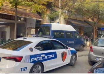 EMRI+FOTO/ Kush është mjekja e spitalit “Amavita” që i shpërthyen makinën me tritol në parkingun e spitalit privat