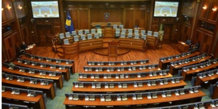 Kurti thërret në takim PDK e LDK, Vetëvendosje kërkon rrugëdalje për krizën politike