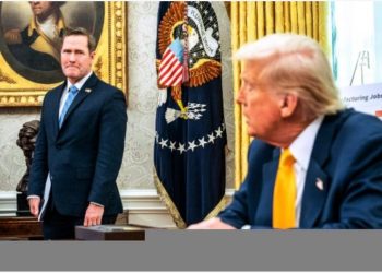 Rrjedhja e informacioneve sekrete, Këshilltari i Sigurisë së Donald Trump largohet nga posti, bashkë me zëvendësin e tij