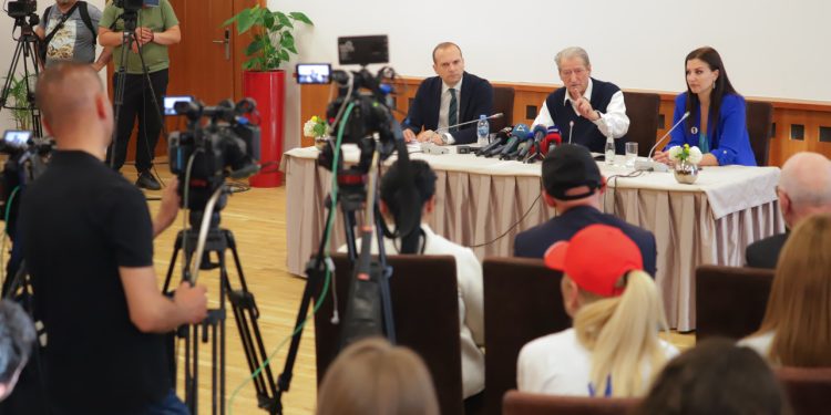 Kontrata me kompaninë amerikane/ Berisha: Ka synim mbrojtjen e kauzave të popullit opozitar nga Edi Rama