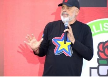 “Ça ke ti, ke vërejtje?” Rama batuta nga Berati: Të kap kamera dhe të shikon gruaja! Fute votën për BE-në, nuk të fut njeri te çyrykët