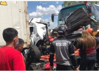 Shoferi i autobusit bie në gjumë në timon dhe shkakton aksident të shumëfishtë në Filipine, 10 viktima dhe 30 të plagosur