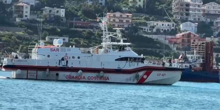 Mbërrin në portin e Shëngjinit anija italiane “Guardia Costiera”, 15 emigrantë dërgohen në kampin e Gjadrit