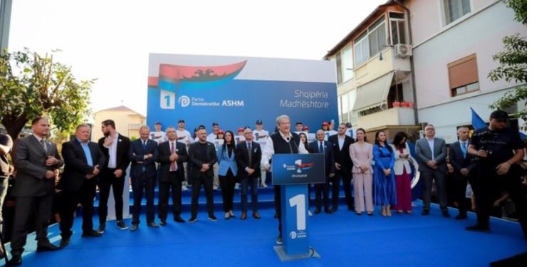 “Udhëton dy herë më shumë se presidenti i SHBA”, Berisha: Rama bën fushatë si në vitet ’50, veçmas me gratë dhe veçmas me burrat