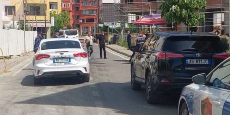 Plagosja në Laç/ Gjendet një makinë e djegur në Balldre, dyshohet se u përket autorëve