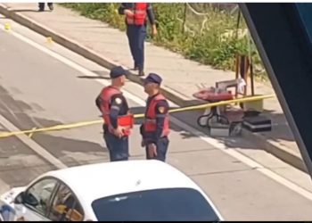 DETAJE nga ngjarja në Laç/ U qëllua në drejtim të një automjeti, katër persona të plagosur, kalimtarja u qëllua aksidentalisht 