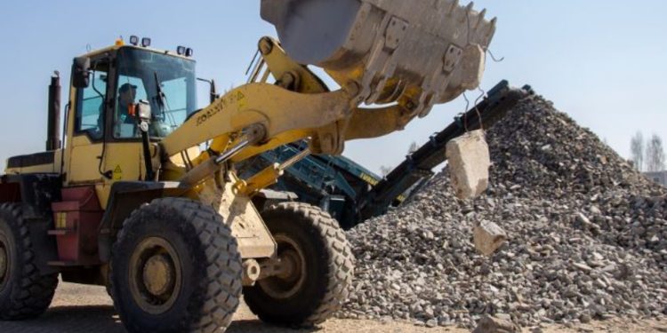 E rëndë në Klos/ Shembet masivi i mineralit, merr para fadromën dhe drejtuesin e mjetit! Nisin kërkime për gjetjen e tij