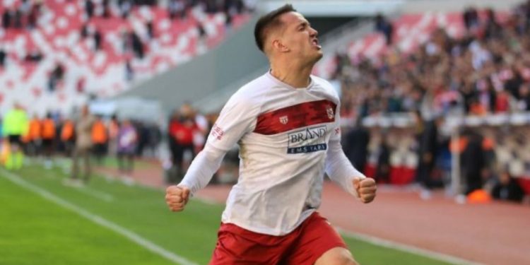 Rei Manaj çan rrjetën e portës së Galatasaray, shqiptari realizon golin e 12-të sezonal