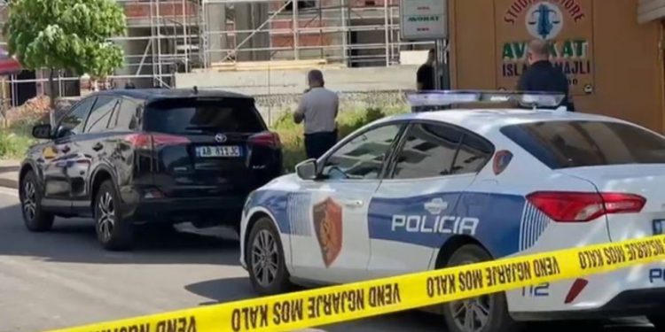 EMRI/ Përplasja me armë në Laç, ndërron jetë te spitali i Traumës 24-vjeçari