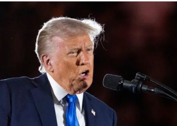 Deportimet masive të emigrantëve ilegalë/ Trump: Disa vrasës e trafikantë droge, njerëzit më të këqij në Tokë! Unë u zgjodha t’i dëboj që këtej dhe gjykatat po më pengojnë