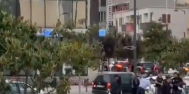 Shoqërimi i kandidatit të PD, policia e Fierit: Vendosi posterin në kundërshtim me ligjin