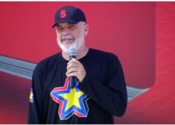 “Mos e hidhni votën prej forcës së zakonit në kënetë!” Rama në Pogradec: Zgjidhni mes Shqipërisë në BE dhe një politikani të lashtë