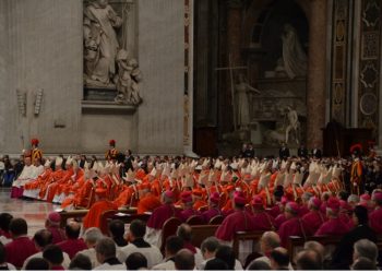 Mblidhet sot Konklava, 133 kardinalë nga e gjithë bota votojnë për Papën e ri, do të ndërpritet komunikimi telefonik në Vatikan
