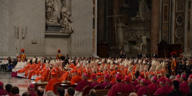Mblidhet sot Konklava, 133 kardinalë nga e gjithë bota votojnë për Papën e ri, do të ndërpritet komunikimi telefonik në Vatikan