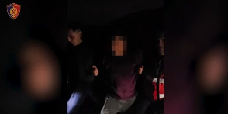 E rëndë në Tiranë, 45-vjeçari qëllon me kallashnikov efektivët e Policisë