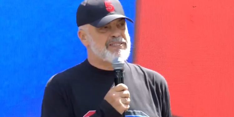 “Rama ik”/ Kryeministrit i ndërpresin fjalimin në Krujë: Vdeksha unë për ty! O hudhër