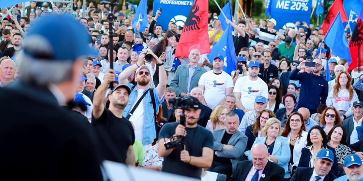 “Papë i ri u zgjodh një Donald Trump në Vatikan”/ Berisha nga Shkodra: Le t’i urojmë jetë të gjatë dhe sukseset më të mëdha në udhëheqjen e Vatikanit