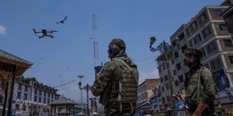 Përshkallëzohen tensionet në Kashmir, Pakistani dhe India akuzojnë njëri-tjetrin për sulme me dronë